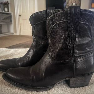Zamora Booties by Freebird size 9